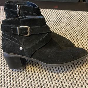 Like new lightly worn Essex lane black suede booties